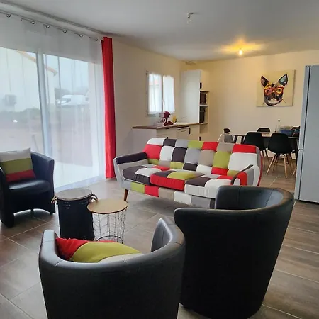 Parenthese Proche Du Futuroscope